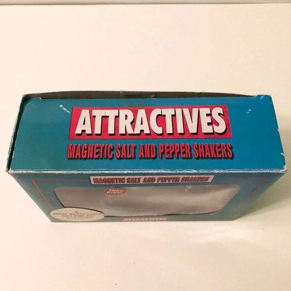 Attractives Magnetic Salt and Pepper Shakers A Lady And A  Tramp Dog - Picture 11 of 15